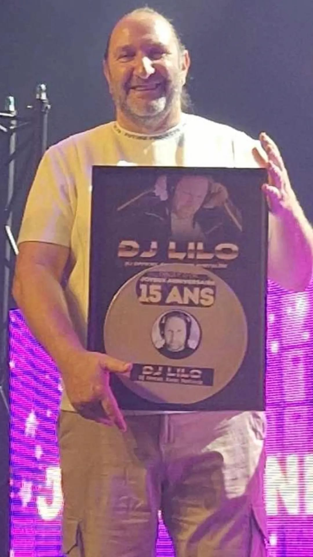 Gold disc with DJ LILO